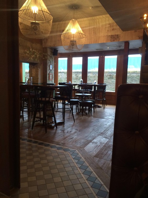 Picture of the Jolly Botanist - Bar and Window