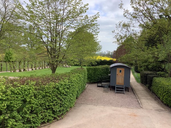 Picture of a wooden caravan in a garden