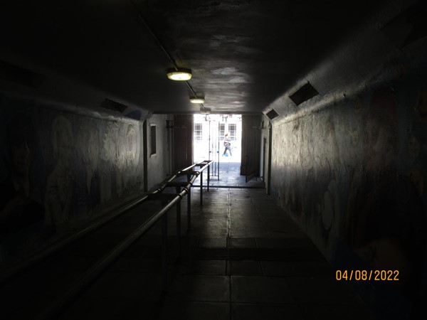 This is the tunnel to the courtyard in front of the aquarium