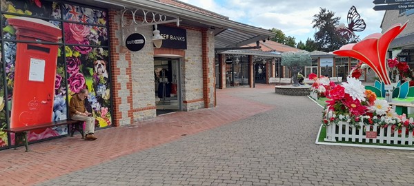 Shopping outlet