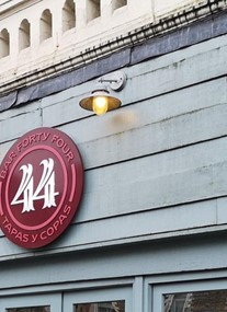 Bar 44