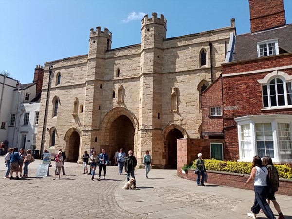 Picture of an old building in Lincoln