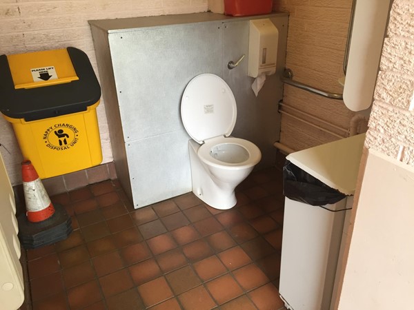 Picture of Strathclyde Country Park - This accessible loo is 'ok' but you're much better off going to the Watersports Centre