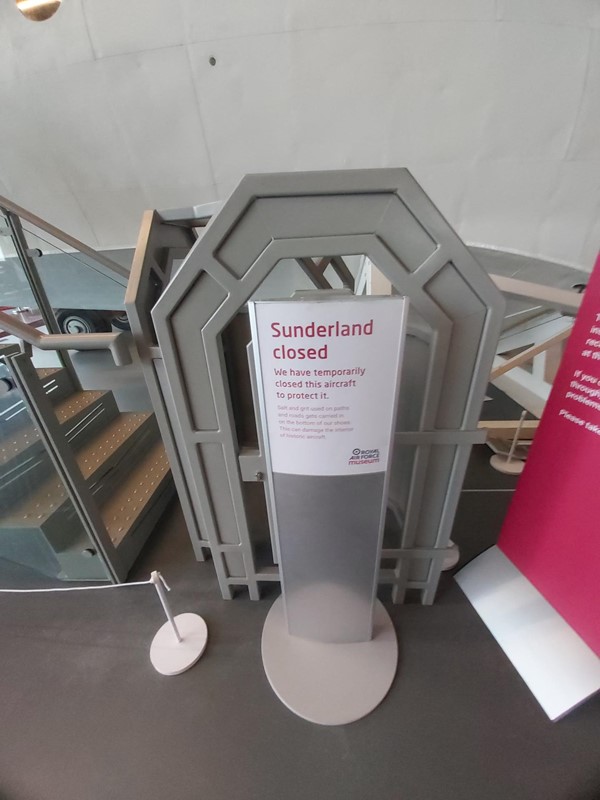 "Sundrland closed" sign
