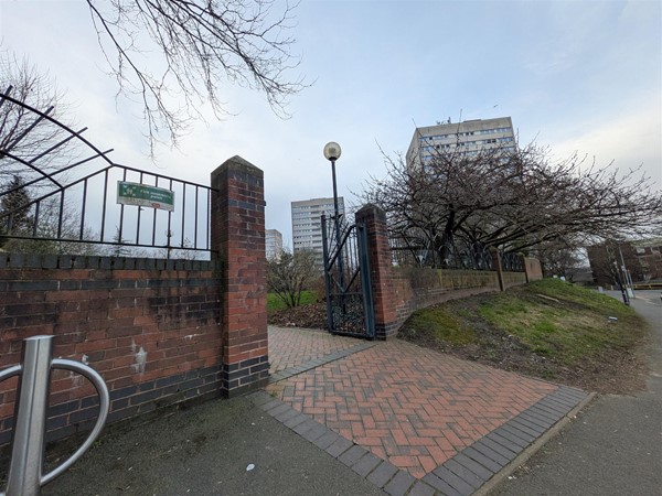 Image of entrance to to the park