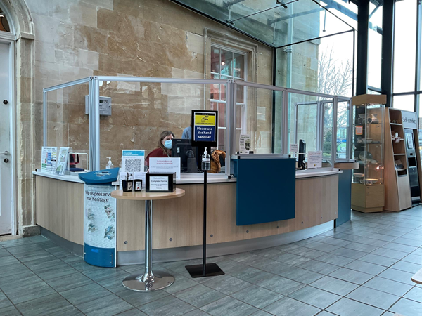 8 Reception Desk