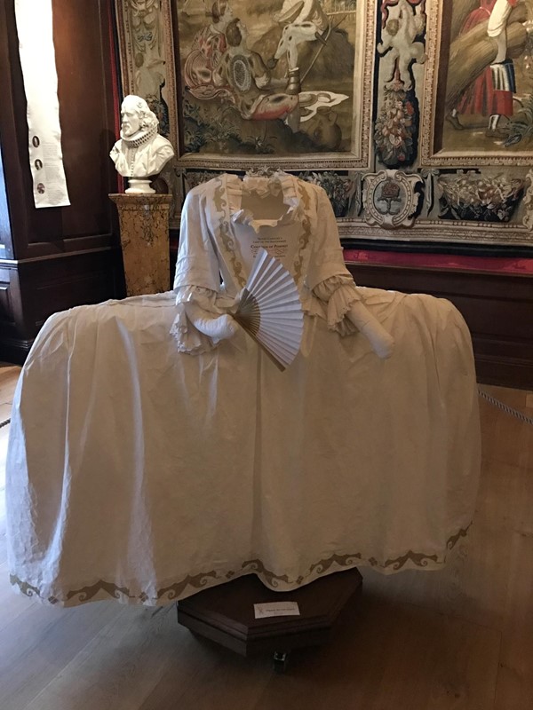 Reconstruction example of ladies dress