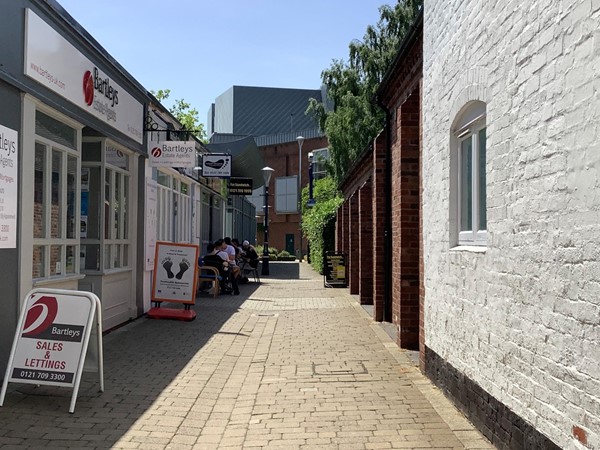 Manor walk and it’s paved walkway