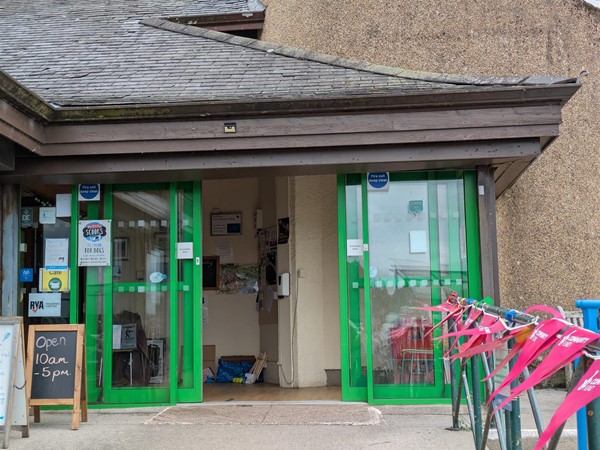 Image of automatic doors at the entrance to the café