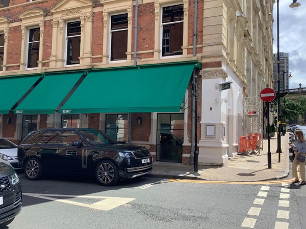 Another image of the outside of the restaurant building.
