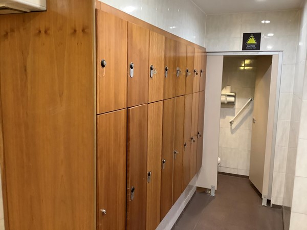 19 lockers changing room