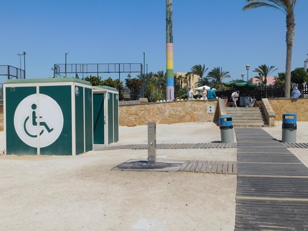 Accessible if one is on the beach, but not from the long walkway, at the top of the steps.