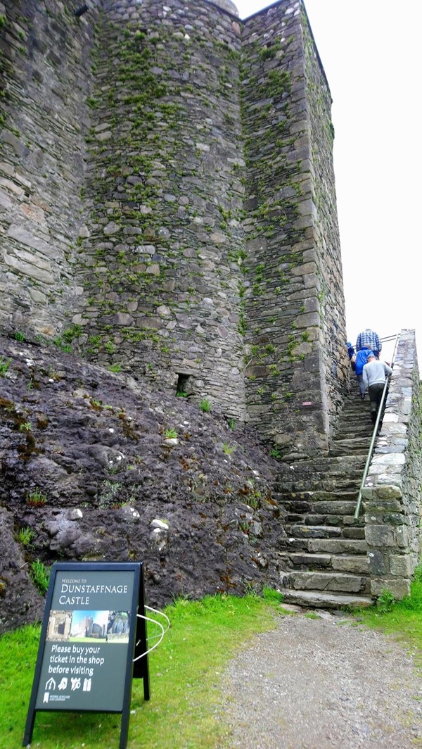 Picture of a sign by the castle wall