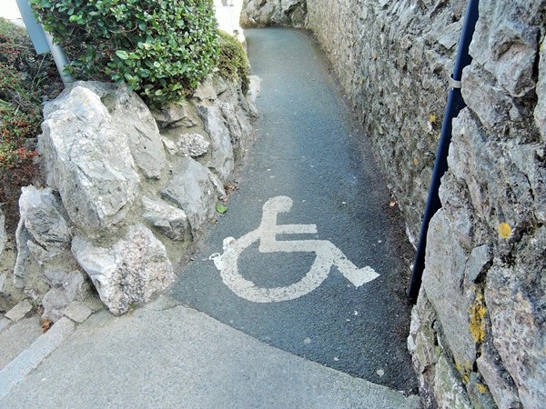 Path to the railway