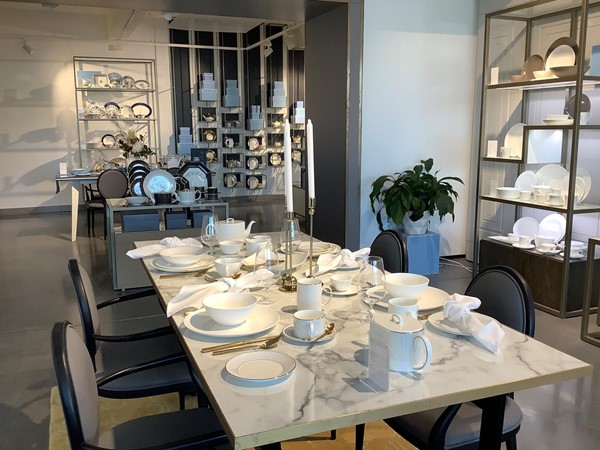Picture of a white dinner service set