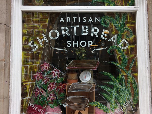 Photo of the shop window.