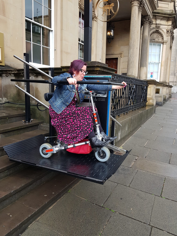 Terribly unflattering action shot. The lift goes down and then turns to the left. Note that both 'lips' are up to stop me rolling off.