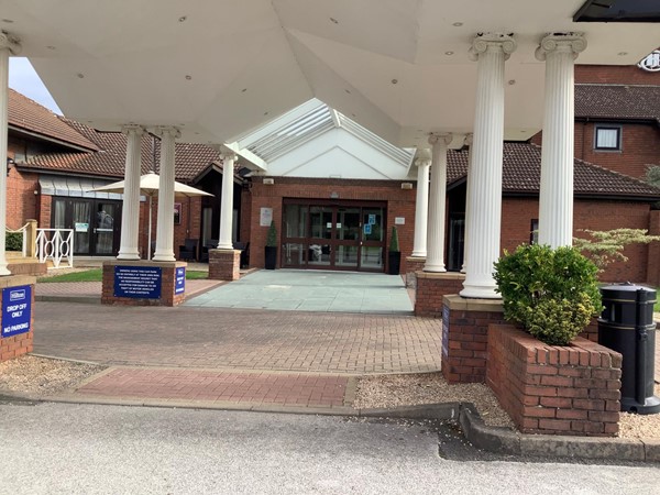4 level entry into hotel