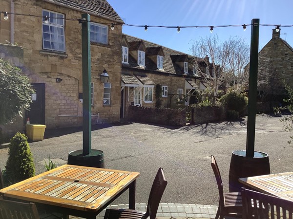 The receptionist was very helpful, and took care of our needs. There are rooms available in the courtyard, six comfortable bedrooms