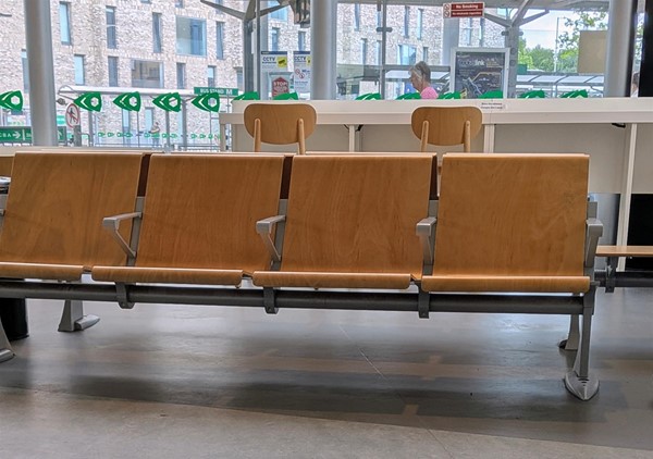 Image of seating inside the main part of the bus station