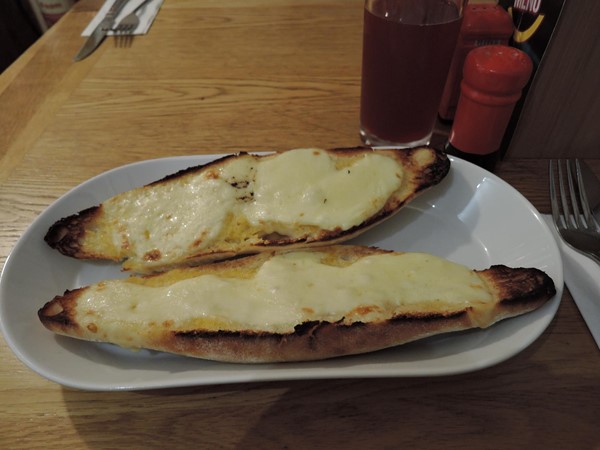 Garlic bread with cheese