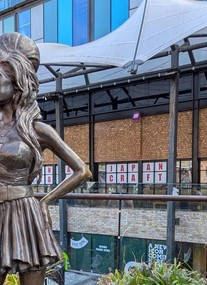 Amy Winehouse Statue