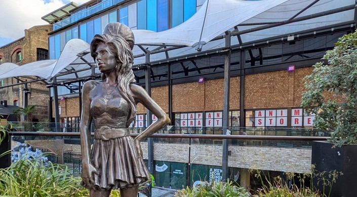 Amy Winehouse Statue