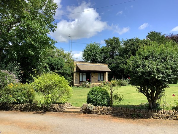 Stow Lodge Hotel  garden