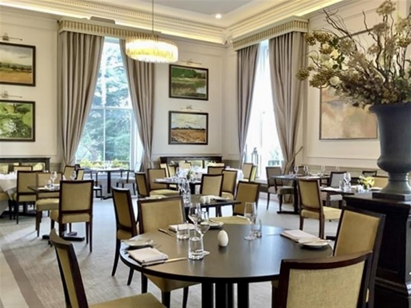 Image of a dining area