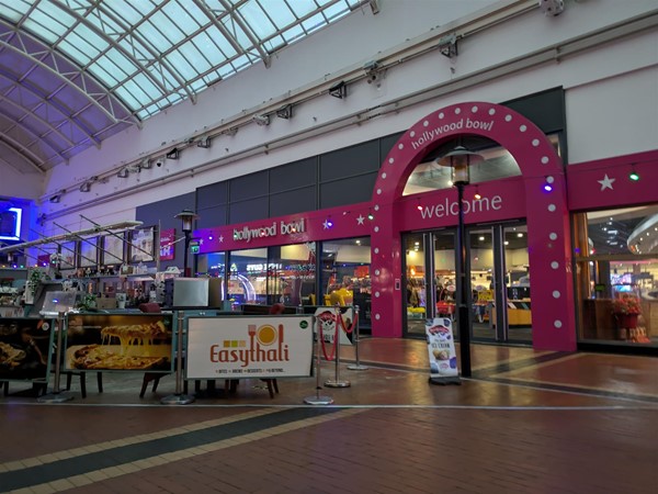 Image of Red Dragon Centre interior, there's a bowling alley and Diner and a restaurant in the middle of the floor named Easy Thai