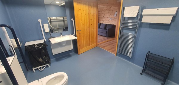 Image of the other side of the shower room in the accessible glamping pod.