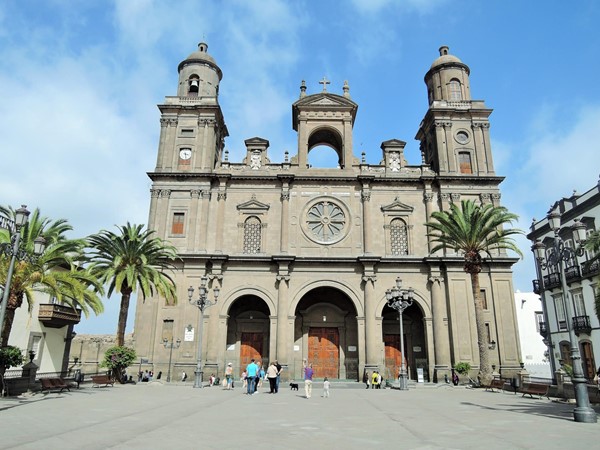 The cathedral from the main square, the doorway on the rightside arch is where you go for the lift