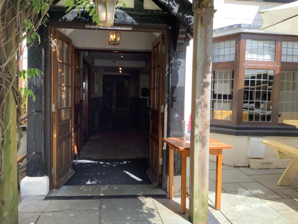 (4) level entry into hotel