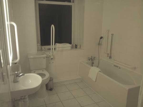 Picture of Hilton Brighton Metropole - Accessible Bathroom