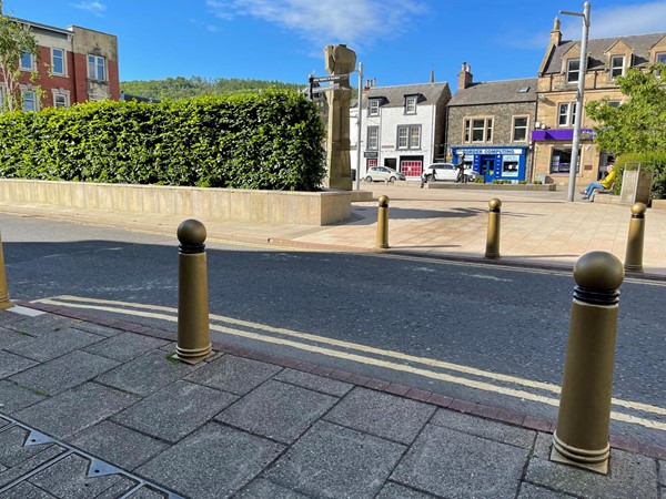 Crossing Channel Street into Market Square where the kerbs were a bit high