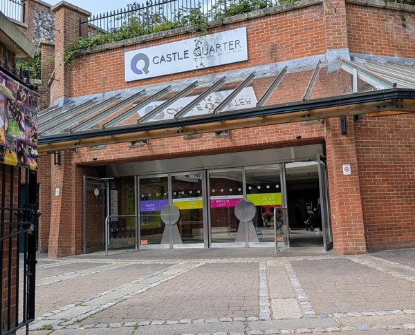 Image of entrance to the shopping centre closest to the toilet