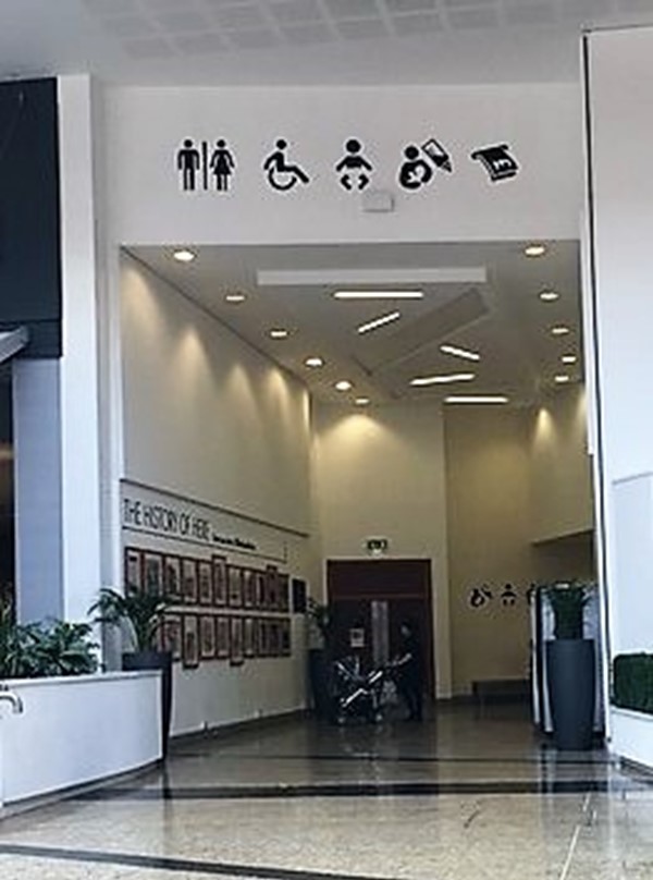 Entrance to food court toilets