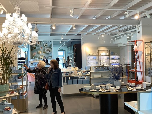 Picture of people browsing at World of Wedgwood