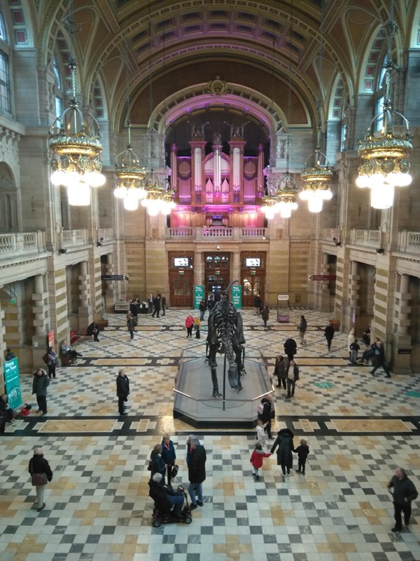 kelvingrove art gallery dinosaur